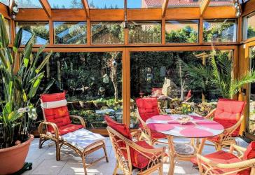 Ein Für immer Haus in ruhiger Lage: Rückzug, Wellness und flexible Einliegeroption