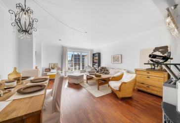 Unweit vom Strand: Gehobene 2-Zimmer-Wohnung mit Südbalkon und Tiefgaragenstellplatz