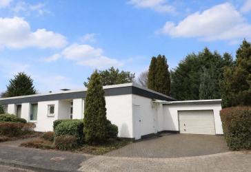 Freist. Bungalow - ca. 266 m² Wohn-/Nutzfläche - 689 m² Grundstück - Sackgasse