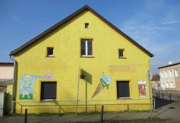2 Häuser auf einem Grundstück Zentrum EFH Gewerbe 5 Garagen Halle privat