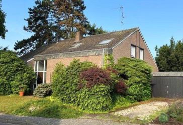 Freistehendes Wohnhaus mit Garage auf einem großzügigen Grundstück in 41334 Nettetal-Lobberich