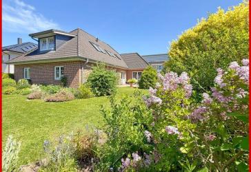 Klassische Architektur trifft auf großzügiges Wohnen und Gartenidylle in beliebter Wohnlage