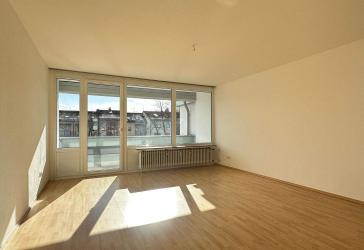 Wohnen mit Weitblick: Sonnige 3-Zimmer-Wohnung mit Balkon und Bergpanorama