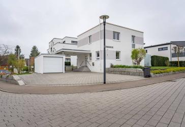 Stilvolles Einfamilienhaus mit großzügigem Hobbyraum, Garten und hochwertiger Ausstattung in Balingen-Engstlatt