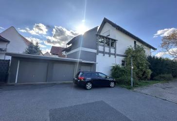 Zweifamilienhaus -WEG geteilt- separate Eingänge, Terrasse, Balkon, Doppelgarage & schönem Grundst.
