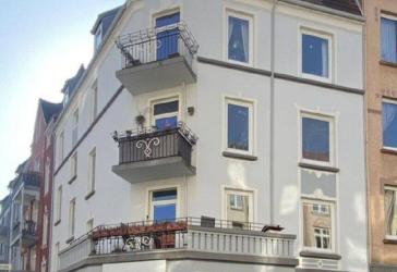 gern an WG`s, Charmante Altbauwohnung mit 2 Balkonen, 3-4 Zimmer, EBK, Bad mit Badewanne