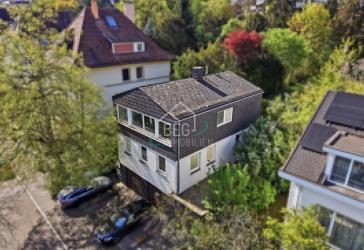 Flexibel nutzbares Wohn- und Geschäftshaus mit großem Garten und umfangreichen Parkmöglichkeiten
