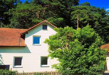 Reduzierter Preis u. provisionsfrei : Charaktervolles Einfamilienhaus im Grünen mit Dachterrasse