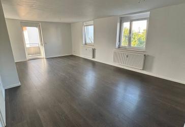 Moderne 4-Zimmer-Wohnung im 1.OG mit 106 m² in Burgau