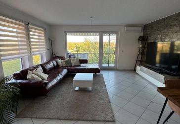 3,5-Zimmer-Wohnung mit Balkon, TG-Stellplätzen und Hobbyraum in Waiblingen-Neustadt