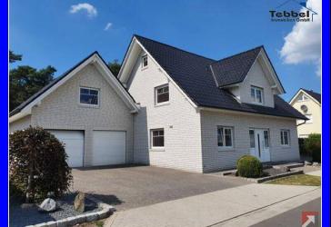 Zweifamilienhaus in ruhiger und idyllischer Lage!