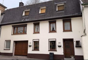 Schönes Einfamilienhaus mit Garage