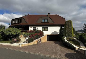 Gepflegtes Einfamilienhaus mit Weitblick und Pool in Kollau
