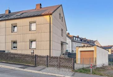 Attraktive Wohnimmobilie als Renditeobjekt - Vermietete Doppelhaushälfte in Helmbrechts