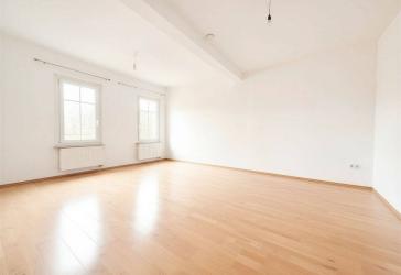 RESERVIERT: Renovierte 3-Zimmer-Altbauwohnung in Erlangen - ideal für WG-Vermietung