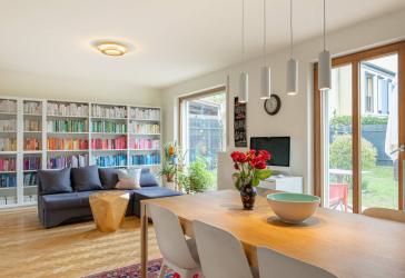 Lichtdurchflutetes Reihenendhaus mit Parkett, Dachterrasse u. Garten - modern, hell und gut gepflegt