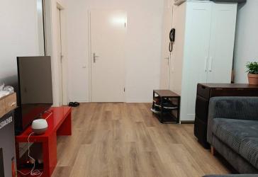 Möbliertes WG-Zimmer (10m2) in 3er Wohngemeinschaft