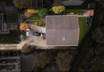 VIEL PLATZ FÜR FAMILIE; HOME OFFICE & GÄSTE: Modernisiertes EFH + Einliegerwohnung (vermietet)