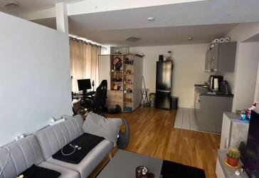 Lichtdurchflutete Wohnung in perfekter Lage – zentral, ruhig & mit eigenem Eingang!