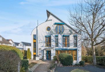 Geschäftshaus mit Penthouse-Wohnung in Friedberg Fauerbach
