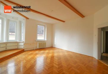 Großzügig Wohnen in einer Stadtvilla im City Center von Selb.