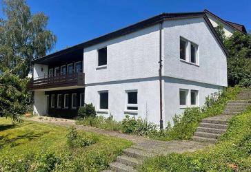 Freistehendes Einfamilienhaus, ELW, großer Garten von privat