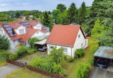 Charmantes EFH mit Keller, Carport, Nebengelass und Sanierunsgbedarf in Kita- und Schulnähe
