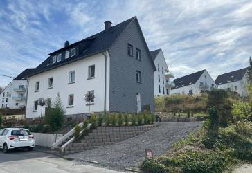 Zwei attraktive Haushälften in sehr guter Lage von Neheim (Kapitalanleger oder Eigennutzung)