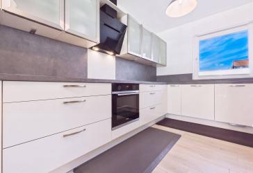 Modernes Reihenmittelhaus in Frankfurt am Main - Kalbach | Einbauküche, Garten, Stellplatz