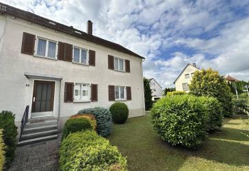 Vielseitiges Zweifamilienhaus mit Garten, Garage und zwei Wohneinheiten