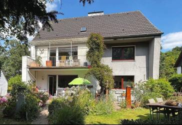 Zweifamilienhaus mit großem Garten und vielen Möglichkeiten