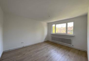 Sanierte 3-Zimmer-Wohnung im Dachgeschoss mit Dusche in Wilhelmshaven City! Bezugsfertig!