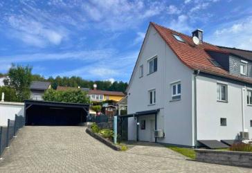 Charmante Doppelhaushälfte mit großem Garten für entspannte Stunden