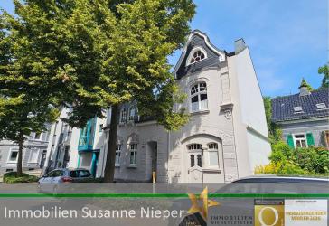Nostalgie in schönster Form. Einfamilienhaus mit separatem Fabrikgebäude.