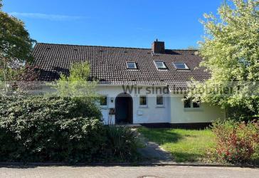 Mehrgenerationenhaus auf großem Grundstück