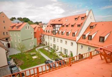 Stilvolle und gemütliche 2 - Zimmer - DG Wohnung mit Einbauküche in saniertem Denkmal am westlichen Altstadtrand