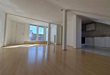 3-Zimmer-Dachgeschosswohnung mit Dachterrasse, Tageslichtbad & Einbauküche in Pforzheim