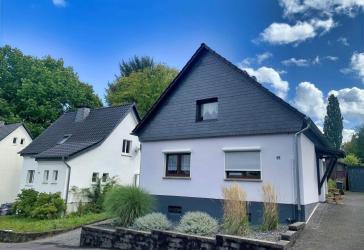 Eitorf - Charmantes Einfamilienhaus mit traumhaftem Grundstück