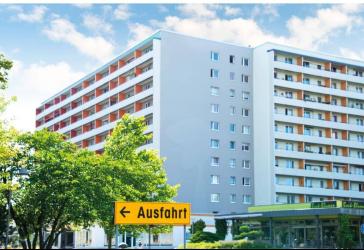 3-Raumwohnung mit 2 Bädern, großer Küche und Balkon im Herzen der Stadt
