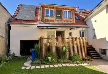 Einfamilienhaus - kernsaniert mit Innenhof und Garten, Scheune, PV