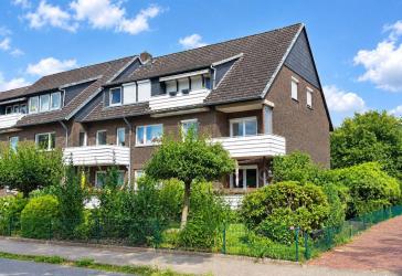 Renovierte 3 Zimmer Wohnung mit Balkon und Garage