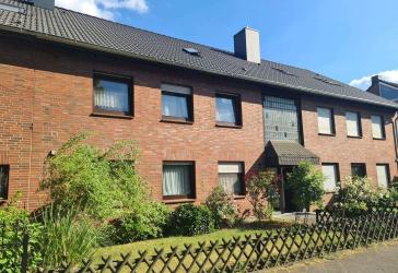 Kleine, freie, feine Dachgeschosswohnung in gepflegtem Mehrfamilienhaus