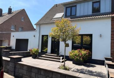 VON PRIVAT - Exklusiv modernisierte Doppelhaushälfte auf 600 m² Südgrundstück in Düsseldorf-Heerdt