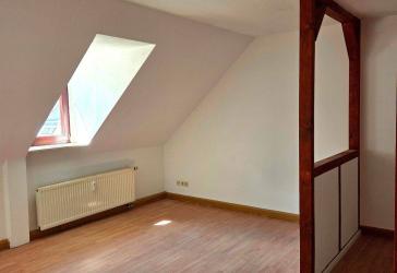 6 Monate reduzierte Kaltmiete! großzügige 4 Raum-Wohnung mit 2 Bädern im Dachgeschoss