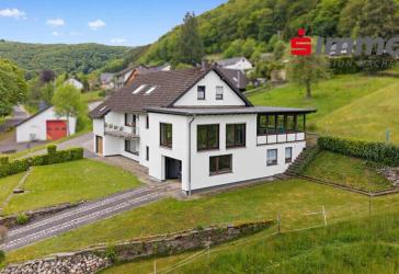 Großzügiges Familienhaus in Simmerath-Erkensruhr mit Einliegerwohnung & Traumblick ins Grüne