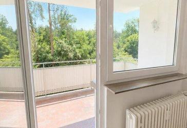 5,4%er Rendite: Frisch sanierte 2 Zi. Whg. mit großem Sonnenbalkon