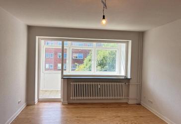 4-Raumwohnung mit Loggia ab 01.08.2026 zu vermieten.