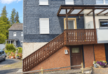 Charmante Doppelhaushälfte mit großem Balkon