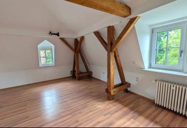 Bezaubernde Wohnung im DG einer Villa