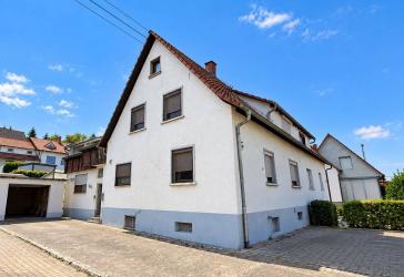 Doppelhaushälfte mit viel Platz in Niederschopfheim - Ihr Projekt mit Potenzial!